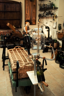 Champagne METEYER Pre & Fils - Outils de manutention en cave.