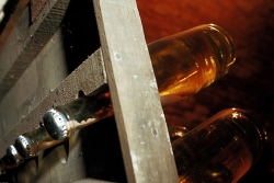 Champagne METEYER Père & Fils - Bouteilles sur pupitre. Champagne METEYER Père & Fils - Bouteilles sur pupitre.